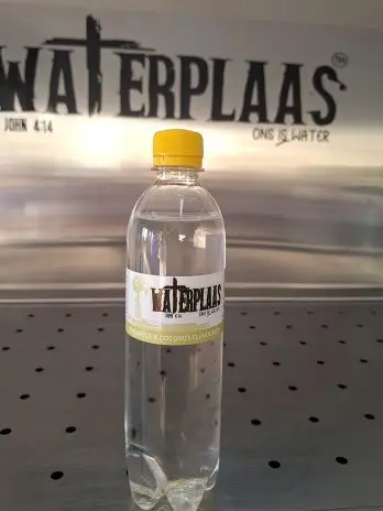 Waterplaas – 500 ml Sparkling Flavoured Water – Pinapple & Coconut